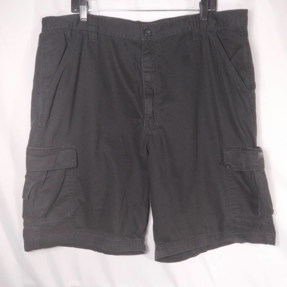 Wrangler Men Relaxed Fit Cargo Shorts Black - Picture 1 of 7